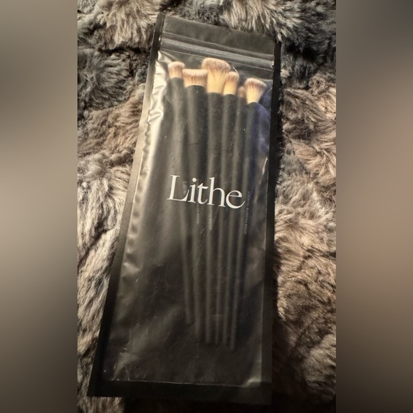 Lithe Makeup Brush Set🖤 - Picture 2 of 4